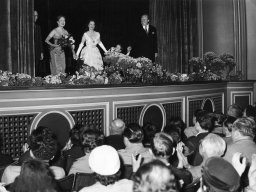 1954.02.11 Premiere _ Die Kleine Stadt will schlafen gehen, Helen Vita, Gerd Froebe_1